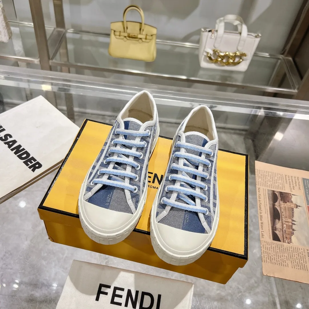 Couple style 💰460❤️Fendi Fendi's latest couple canvas shoes ❑ Fabric: Original customized imported jacquard canvas material ❑ Inner lining: Imported canvas material ❑ Sole: Original molded non-slip TPU outsole ❑ Bottom thickness: 2.5cm ❑ Size: Women's 35-40/Men's 39-45